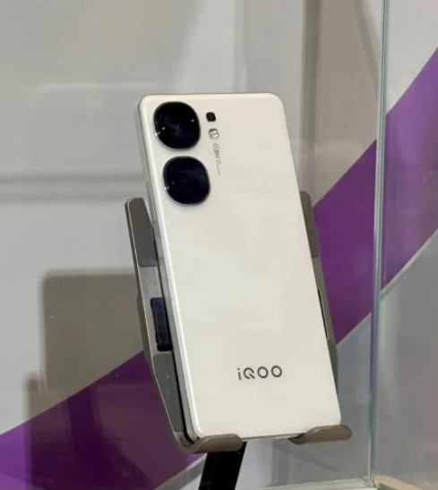 iQOO Neo 9S Pro display